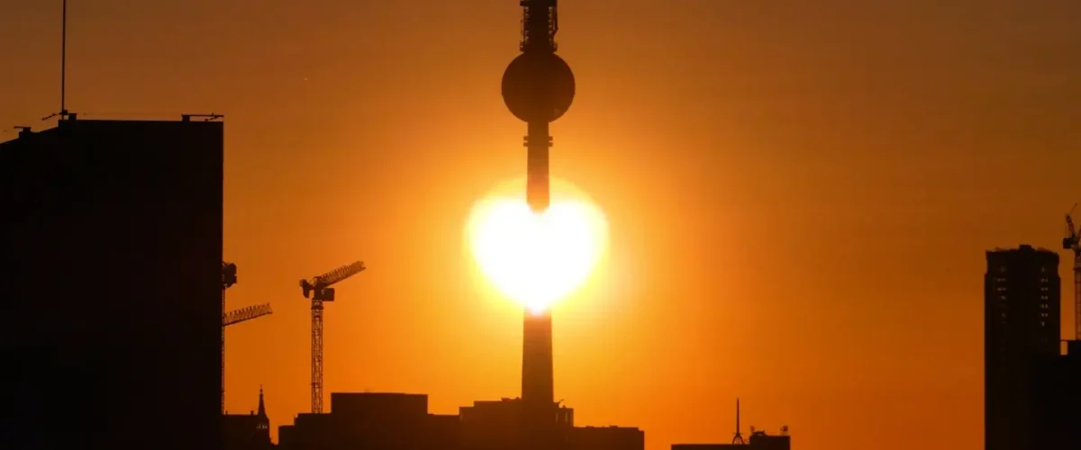 Berliner Fernsehturm – Wahrzeichen Berlins mit Panoramablick über die Stadt